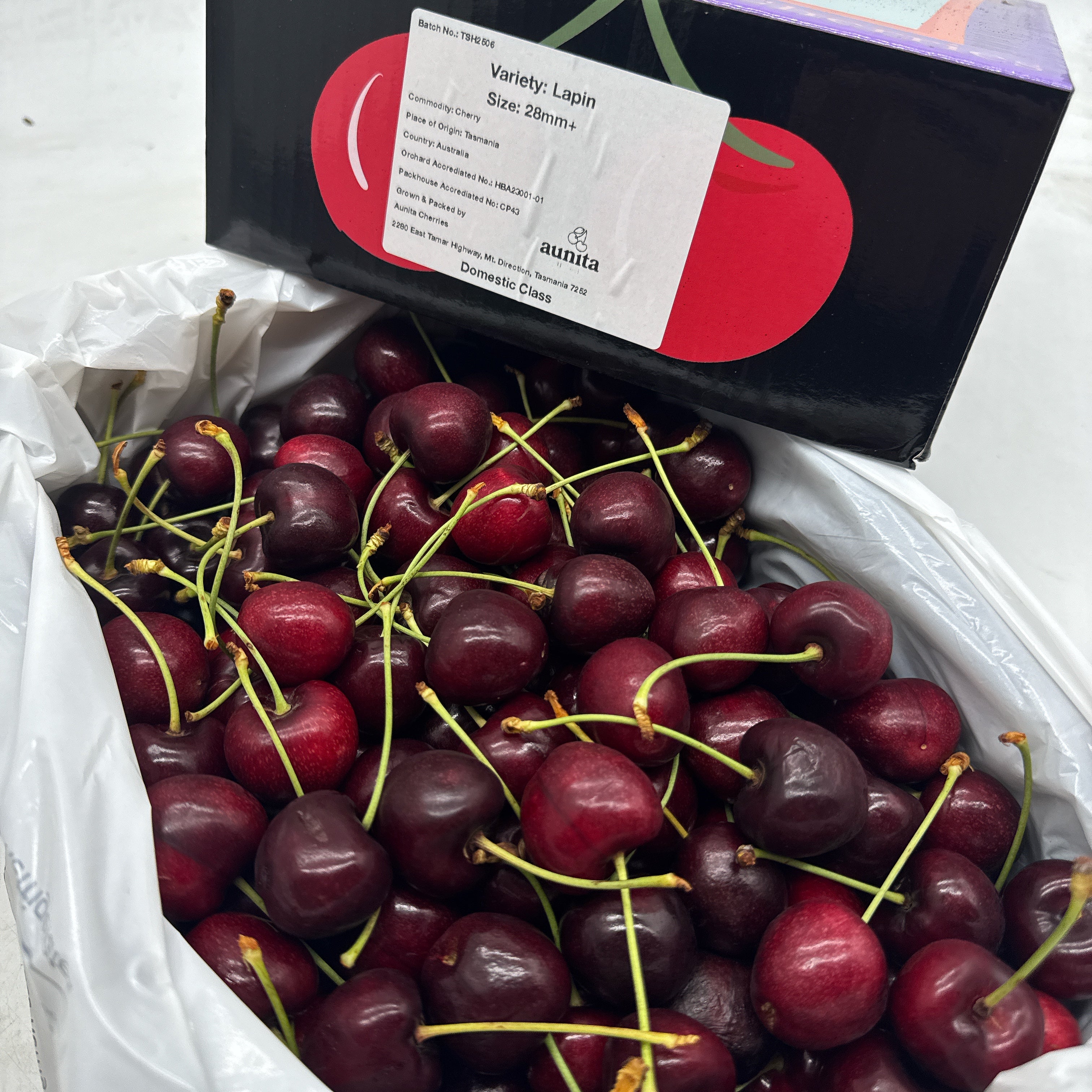 Tasmanian-Lapin-Cherries-28mm+-Gift-Box----2kg-1