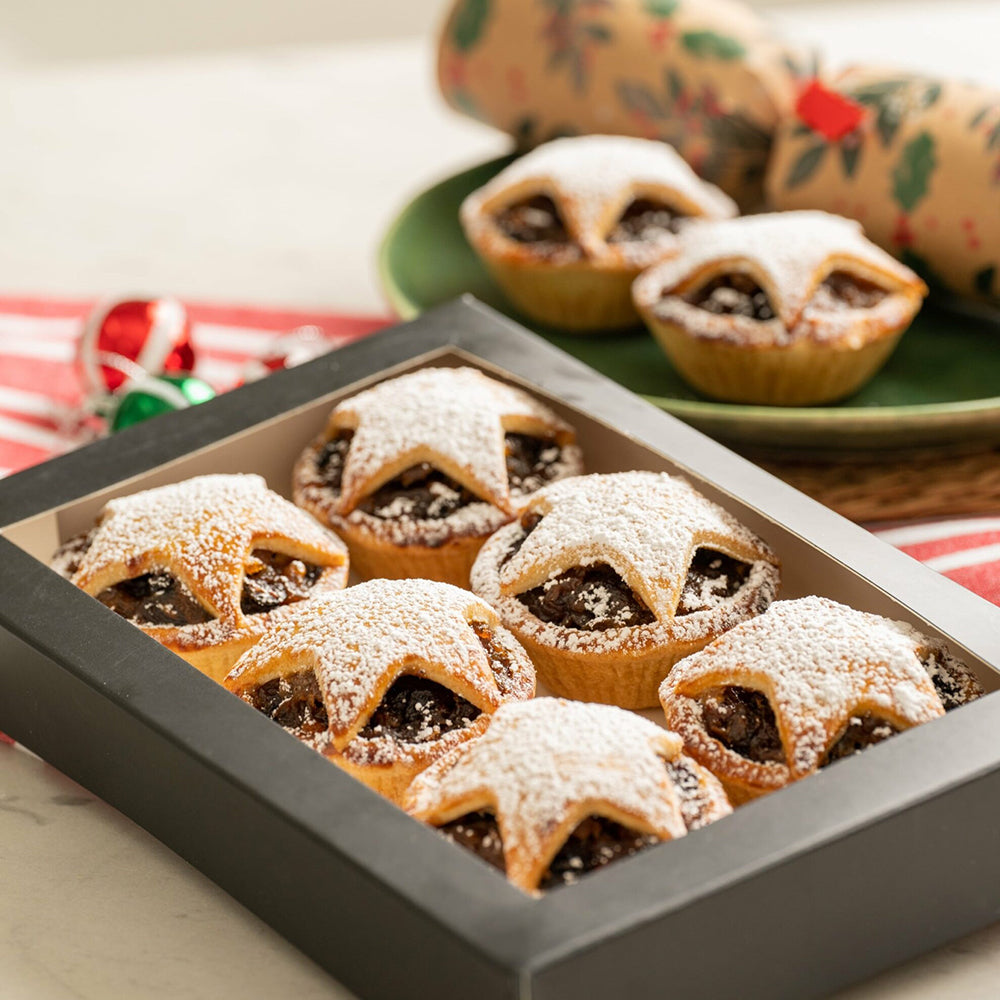 Ommi's-Christmas-Sweet-Fruit-Pies-Gift-Box---6-Pieces-1