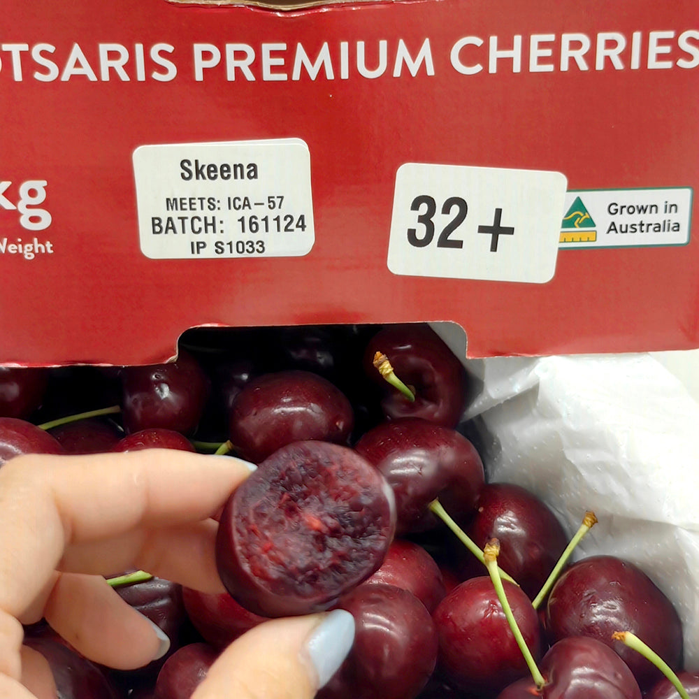 Cotsaris-Skeena-Cherries-Gift-Box-32mm+---2kg-1