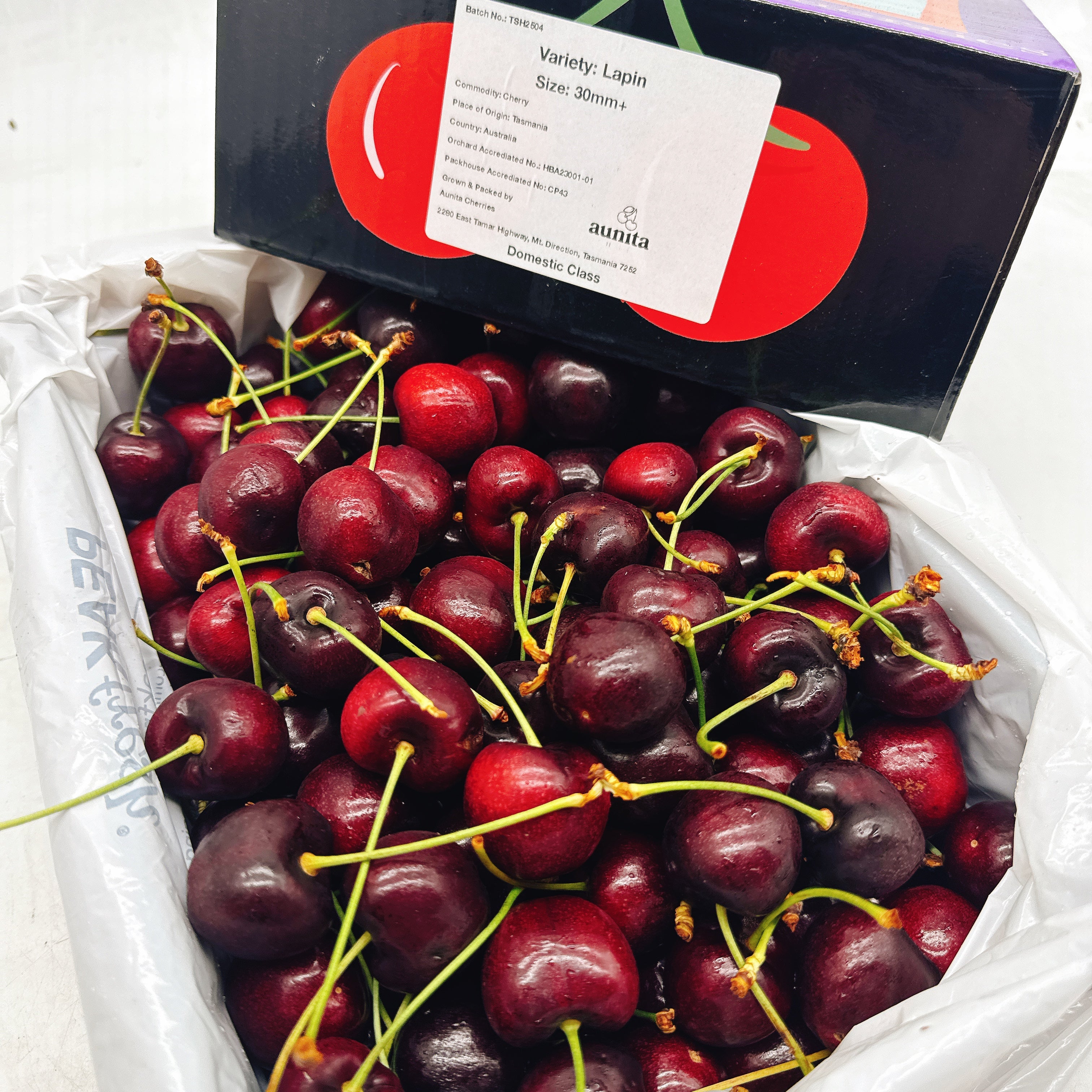 Tasmanian-Lapin-Cherries-Gift-Box---30-32mm,-2kg-1