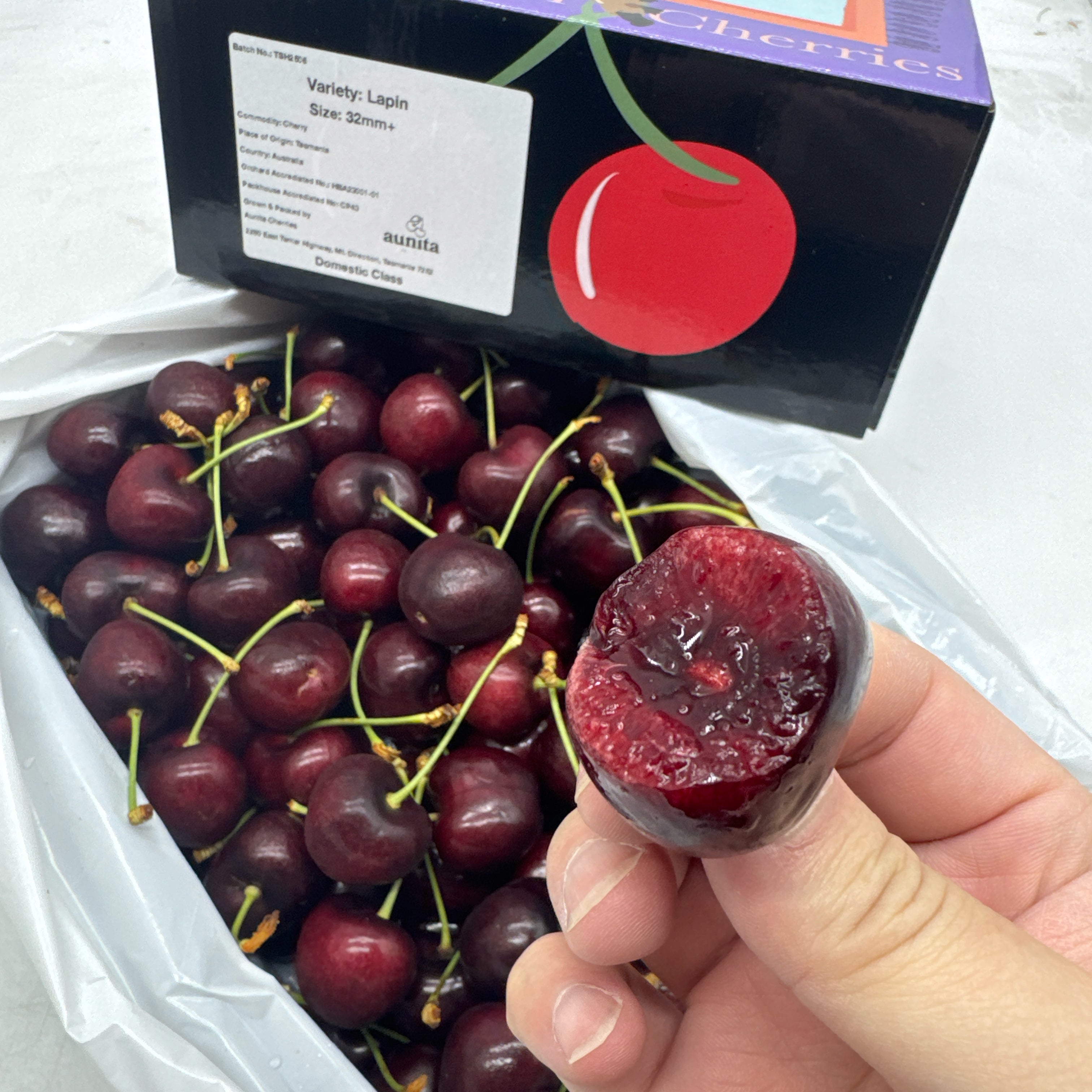 Tasmanian-Lapin-Cherries-Gift-Box---2kg-1