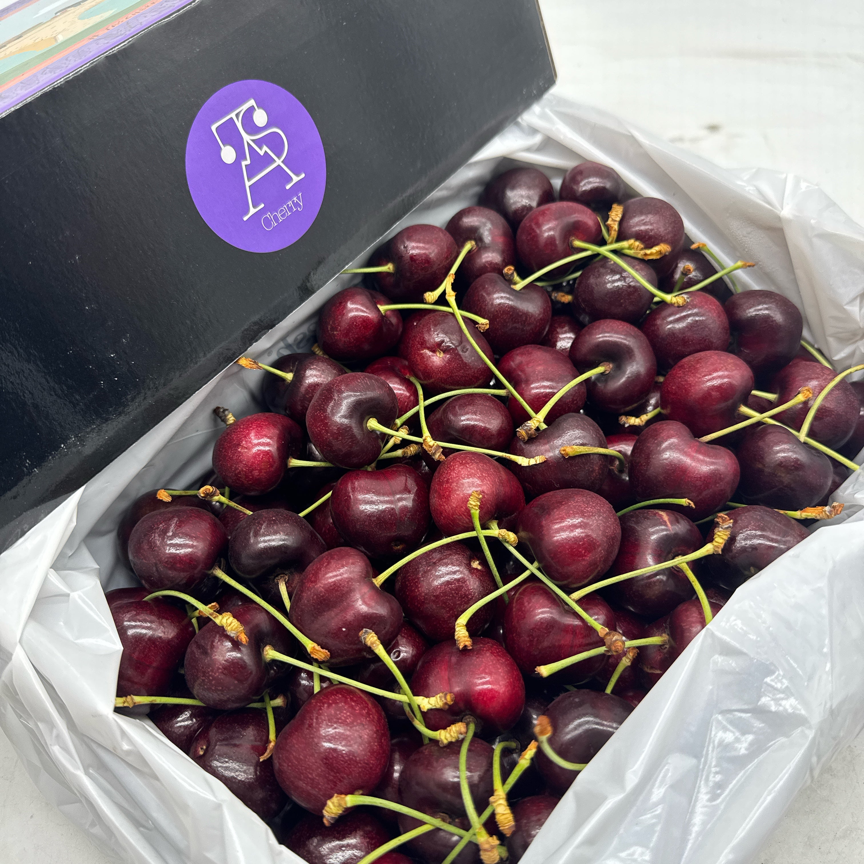 Tasmanian-Lapin-Cherries-Gift-Box---2kg-1