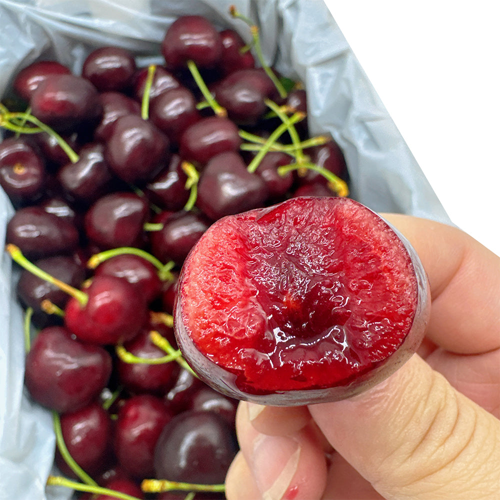 Black-Creek-Regina-Cherries-Gift-Box-32-34mm---2kg-1